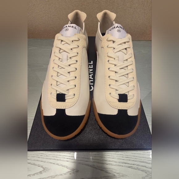 Chanel SS26 Lambskin Sneakers 2026 - Picture 2 of 5